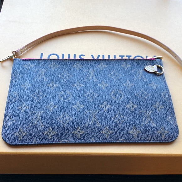 PINK 🌸🌸 NEW 🌸🌸 Louis VuittonPochette Wristlet - Picture 3 of 15